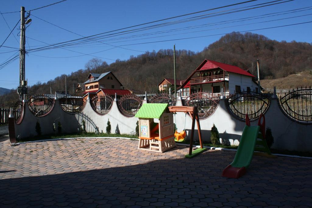 Pensiunea Grande Lepsa Lepşa Exterior foto